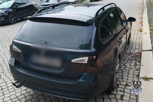 Na zdjęciu kontrolowany samochód.
