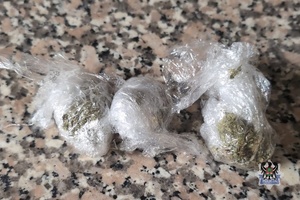 Na zdjęciu narkotyki w postaci marihuany.