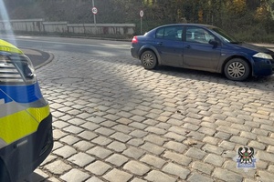 Na zdjęciu kontrolowany samochód.