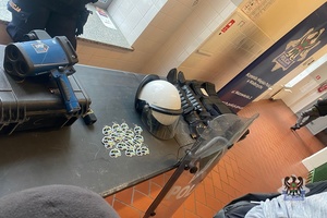 Na zdjęciu stanowisko promocyjne policjantów.