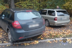 Na zdjęciu nieznakowany radiowóz oraz kontrolowany samochód.