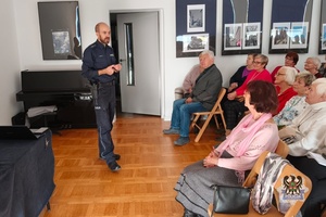 Bezpieczeństwo przede wszystkim – kolejna udana debata z seniorami. Policjanci, eksperci i seniorzy rozmawiali o zagrożeniach i sposobach ich unikania