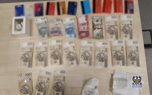 24-latek wpadł na gorącym uczynku przestępstwa, po tym jak przyjechał do Szczawna-Zdroju odebrać pieniądze z bankomatu