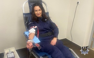 Wałbrzyscy policjanci i pracownicy po raz kolejny włączyli się w akcję honorowego oddawania krwi