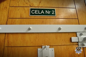 Zatrzymany 37-latek był poszukiwany za oszustwa i najbliższe osiem miesięcy spędzi w więzieniu