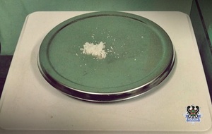 Z czarnego rynku znikają kolejne porcje narkotyków