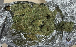 Na zdjęciu narkotyki w postaci marihuany.