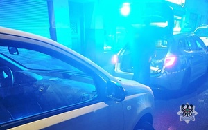 Na zdjęciu radiowóz oraz kontrolowany samochód.