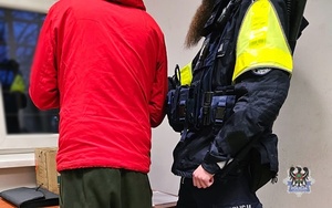 Na zdjęciu uszkodzony w wyniku kolizji drogowej pojazd.