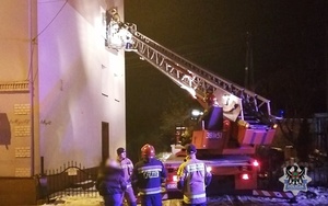 Na zdjęciu wysięgnik straży pożarnej.