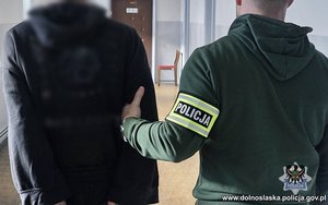 Przyjechał odebrać gotówkę, a wpadł w ręce wałbrzyskich policjantów na gorącym uczynku przestępstwa