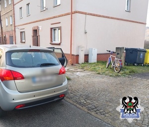 radiowóz nieoznakowany i rower