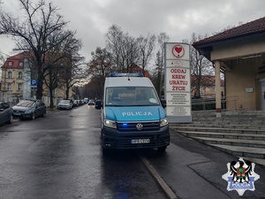 zdjęcia  radiowozu na miejscu zdarzenia drogowego