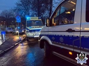 zdjęcia  radiowozu na miejscu zdarzenia drogowego