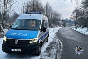 Na zdjeciu radiowóz policyjny.