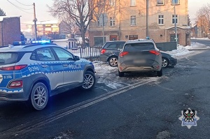 Na zdjęciu pojazdy biorące udział w pościgu.