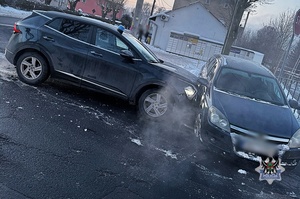 Na zdjęciu pojazdy biorące udział w pościgu.