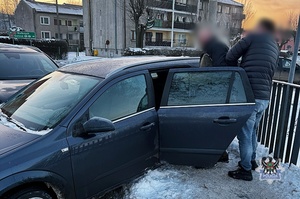 Na zdjęciu pojazdy biorące udział w pościgu.