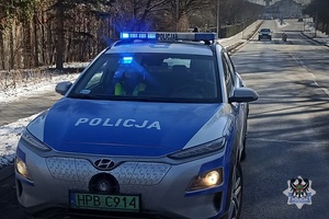 Na zdjęciu radiowóz policyjny.