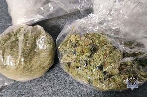 Cztery osoby zatrzymane wczoraj wieczorem przez policjantów ogniwa wywiadowczego za posiadanie narkotyków