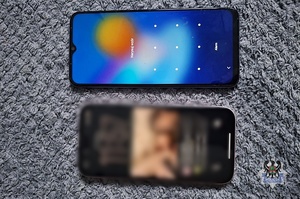 Na zdjeciu zabezpieczone telefony.