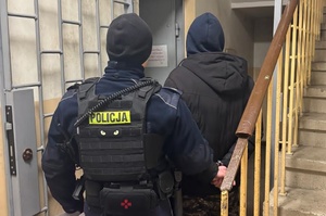 Zatrzymany 30-latek był poszukiwany i na dziesięć miesięcy trafi za popełnione wcześniej przestępstwa za kraty więzienia