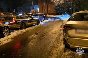 Na zdjęciu uszkodzenia pojazdu.