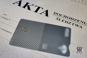 Na zdjęciu odzyskana karta płatnicza.