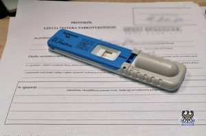 Na zdjęciu tester narkotykowy.