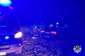 Na zdjęciu uszkodzony w wyniku wypadku samochód.