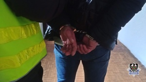 Wczoraj kolejnych trzech zatrzymanych poszukiwanych. Dwóch z nich trafi dzisiaj za kraty aresztu, jednemu udało się „wykupić”