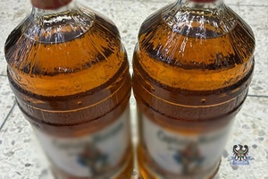 35-latek odpowie za kradzież rozbójniczą. Próbował uciec ze skradzionym alkoholem