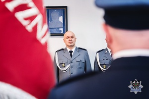 Na zdjęciu policjanci podczas oficjalnej uroczystości.