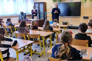 Profilaktyka od najmłodszych lat – policjanci spotkali się z uczniami wałbrzyskich szkół