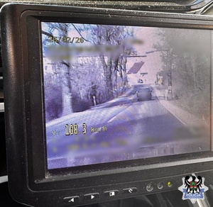 zdajcie z wideorejestratora przedstawiające przekroczenia dozwolonej prędkości