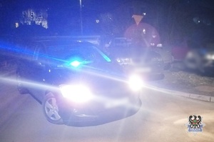 Na zdjęciu radiowóz oraz kontrolowany samochód.