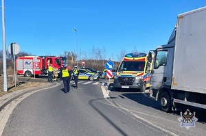 Na zdjęciu miejsce wypadku drogowego.