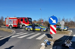 Apelujemy o zachowanie zasad bezpieczeństwa na drogach. Rowerzysta trafił w poważnym stanie do szpitala