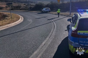 Na zdjęciu miejsce wypadku drogowego.