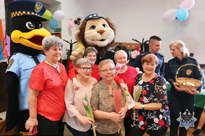 Na zdjęciu uczestnicy spotkania z okazji Dnia kobiet.