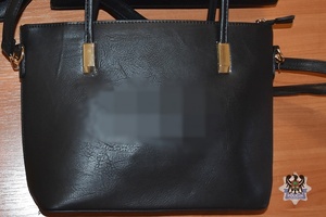 Policjanci kryminalni drugiego komisariatu odzyskali przywłaszczoną torebkę z tabletem i pendrive’em