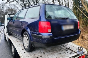 Na zdjęciu uszkodzony  w wyniku kolizji samochód osobowy.