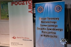 Na zdjęciu banery organizatorów.