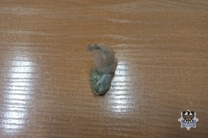Na zdjęciu przykładowe narkotyki w postaci marihuany.