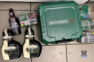 Na zdjęciu odzyskane mienie pochodzące z kradzieży.