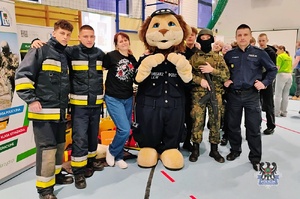 Na Targach Edukacyjnych w Boguszowie-Gorcach obecni także policjanci i klasy mundurowe