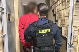 Zatrzymany 31-latek był poszukiwany i za popełnione wcześniej przestępstwa na rok trafi za kraty więzienia
