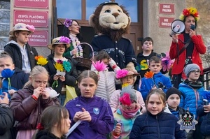 Policjanci powitali wiosnę razem z mieszkańcami Wałbrzycha