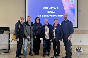 Senior na 6 z plusem z wałbrzyskim policjantem – o bezpieczeństwie seniorów w życiu codziennym i w świecie cyberzagrożeń