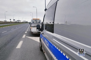 Na zdjęciu radiowóz oraz kontrolowany samochód.